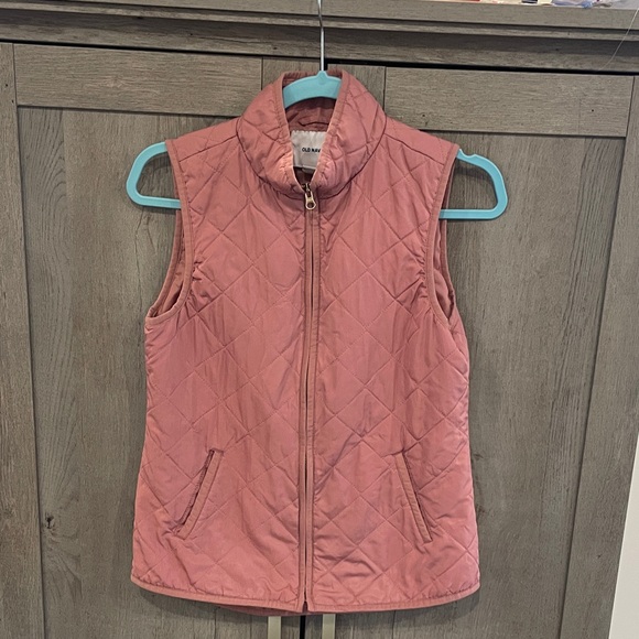 Old Navy Jackets & Blazers - DT👱‍♀️Old Navy Women's Rose Quilted Vest
